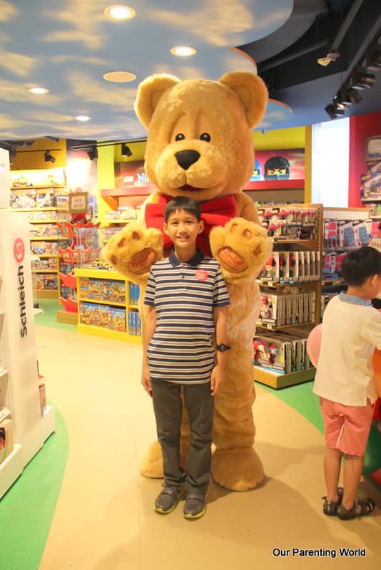 hamleys giant bear