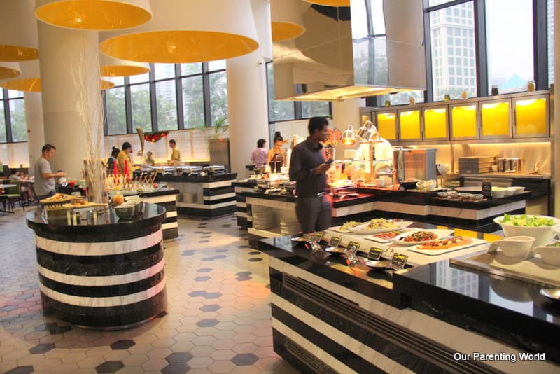 Indulge in sumptuous Christmas Meal at Holiday Inn Singapore Atrium