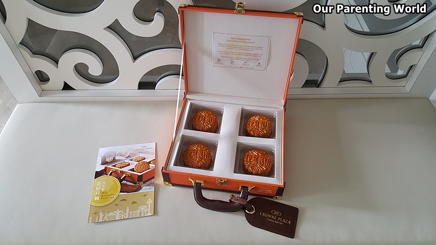 Crowne Plaza Changi Airport Traditional Baked Mooncake