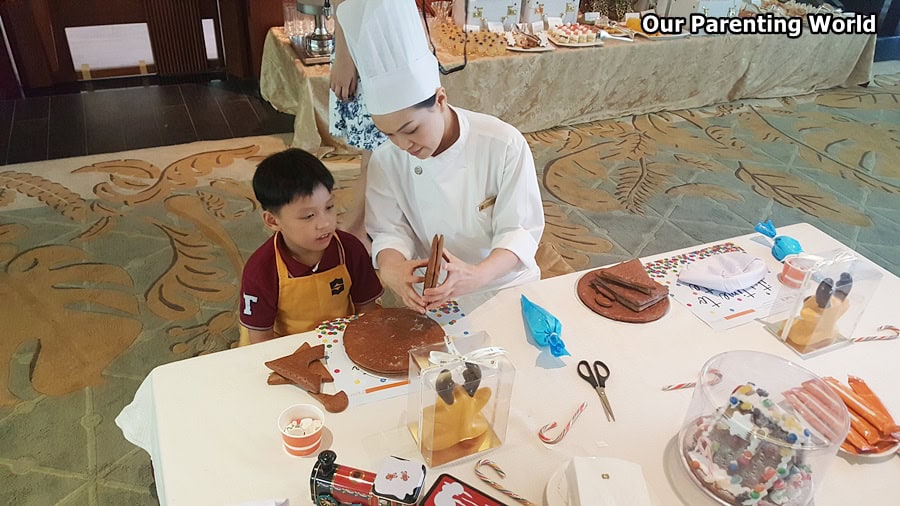 Shangri La Gingerbread House Workshop 5