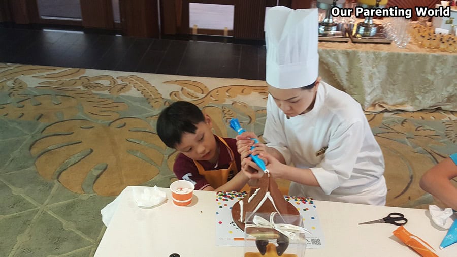 Shangri La Gingerbread House Workshop 7